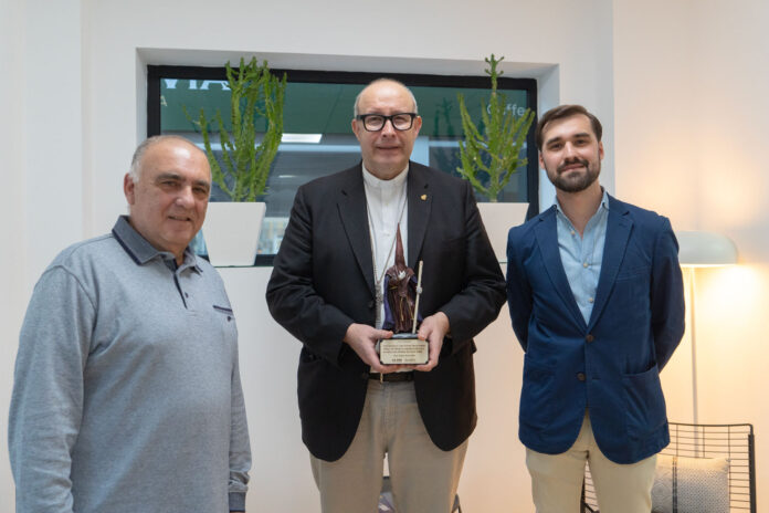 Visita-obispo-de-Malaga-La-Voz-del-Sentimiento-LQ