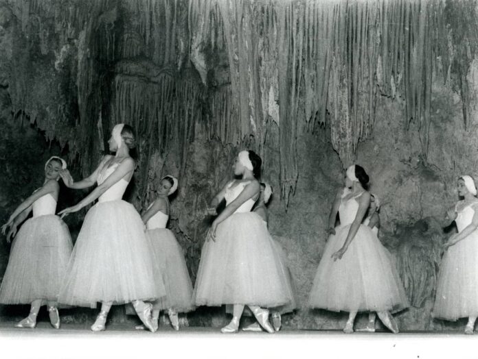 1960.-Foto-Jose-Padial.-Ballet-de-la-Tour-de-Paris.-12-junio.-Inauguracion-oficial