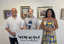 Evaristo Guerra reúne por primera vez en Torre del Mar sus 25 postales navideñas creadas para Diario SUR