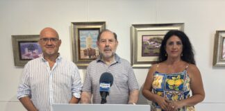 Evaristo Guerra reúne por primera vez en Torre del Mar sus 25 postales navideñas creadas para Diario SUR