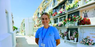 Patricia Serrano, la primera mujer sepulturera de la historia de Vélez-Málaga