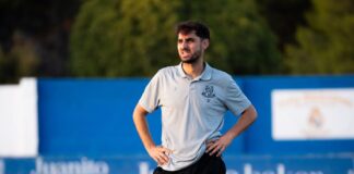 El entrenador de la UD Algarrobo, Samer Farhat, espera sacar partido a un plantel muy joven