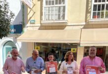 Presentación del Black Month en Vélez-Málaga con representantes de la ACEV y del Ayuntamiento