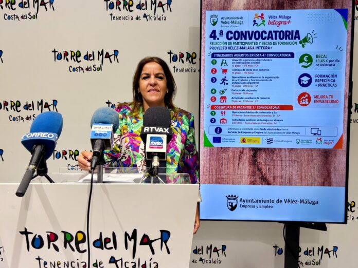 Convocatoria INTEGRA+ Vélez-Málaga: rueda de prensa en Torre del Mar Rueda de prensa en Torre del Mar para presentar la convocatoria INTEGRA+ Vélez-Málaga junto a su cartel