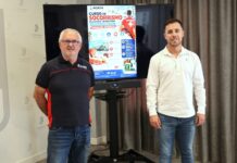 Presentación del curso de socorrismo en Torrox junto al cartel del curso intensivo de diciembre