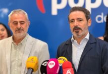 Jesús María Claros en la rueda de prensa del PP de Vélez-Málaga
