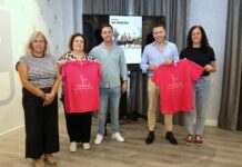 Torrox quiere superar los 1.500 participantes en su Marcha contra el Cáncer Marcha contra el Cáncer de Torrox: presentación con camisetas rosas
