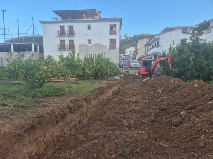 Obras de la calle Federico García Lorca en Benamargosa Obras de apertura de la calle Federico García Lorca en Benamargosa