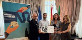 La marca ‘Balcón de la Axarquía’ le vale a Comares un premio provincial Comares recibe el Premio Municipios que Crean Marca