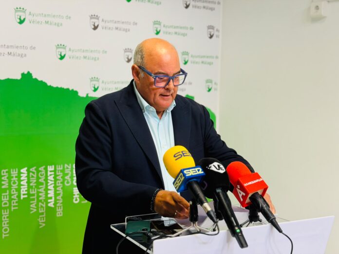 renuncia jesus lupianez alcalde velez malaga