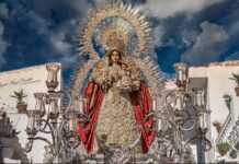 Imagen de Nuestra Señora de la Cabeza en su trono, protagonista del Triduo de la Virgen de la Cabeza en Vélez-Málaga