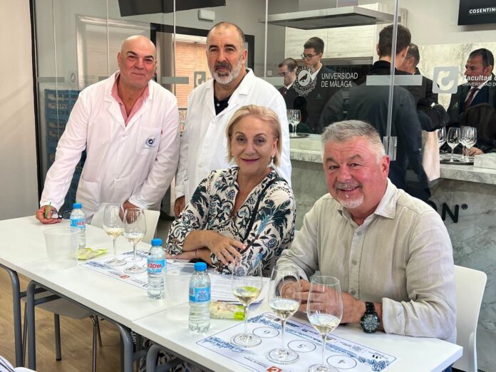 Cata de los vinos sumergidos de la Axarquía en la Facultad de Turismo de la UMA