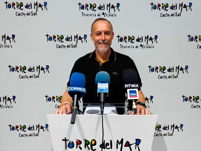 David Vilches informa del archivo de la denuncia sobre las viviendas protegidas de EMVIPSA El concejal David Vilches, en rueda de prensa sobre las viviendas protegidas de EMVIPSA en Torre del Mar